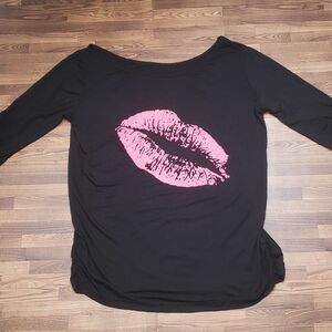 Lips shirt size small